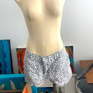 US 8 Women’s shorts